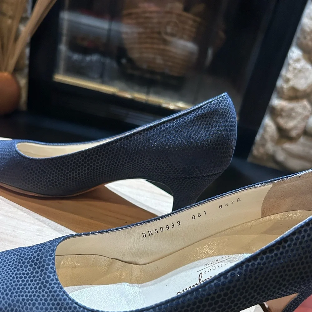 Salvatore Ferragamo Boutique Navy Blue‎ Snake Skin Leather Pumps Size 8.5 A